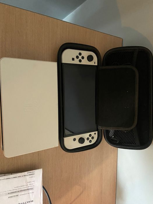 Nintendo Switch OLED Mario Kart 8 Deluxe Bundle – White