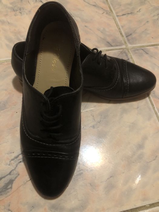 Vand pantofi piele, stare excelenta