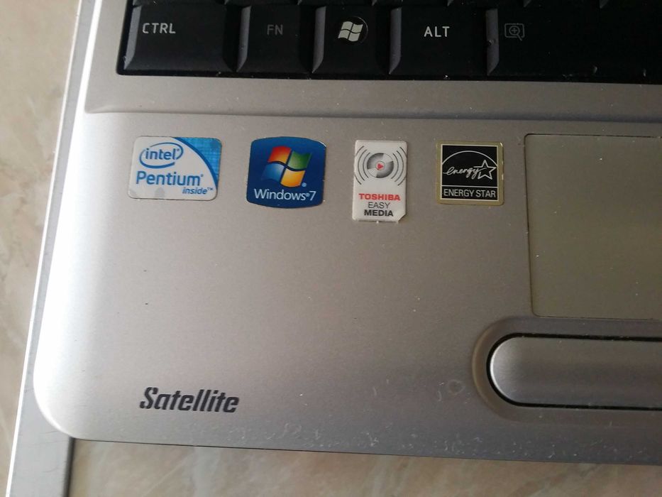 Лаптоп Toshiba за части или възтановяване