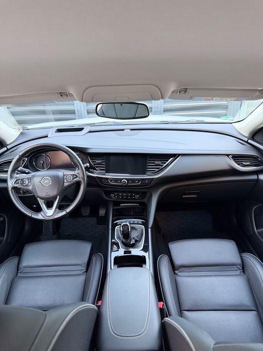 Vand / Schimb Opel Insignia New Model 2019 / 2.0d Turbo 180cp / 4x4 / Distronic / Faruri Led / Bord Digital / Ventilatie //// Fulll ///  PRET 14.999€