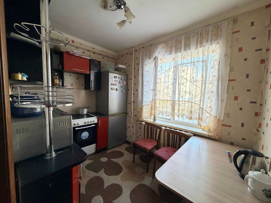 Продам  2- ком  Абая 93