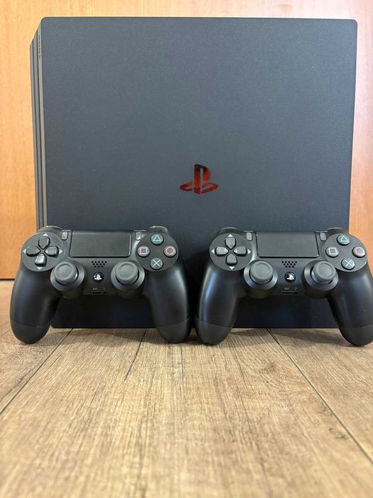 PS4 Pro 1TB CUH-7216B + 2 контролера + 2 игри