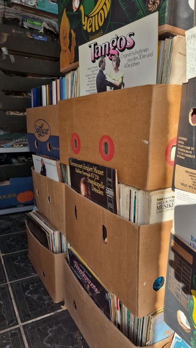 Vând lot 500Lp muzică clasică colectie mixta 3 lei un disc vinil