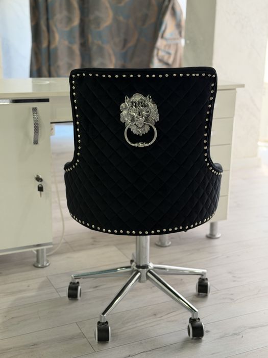 2 scaune elegante din catifea – pentru salon / cosmetică – 250 €