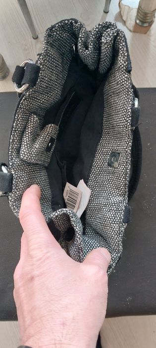 Продавам дамска чанта.