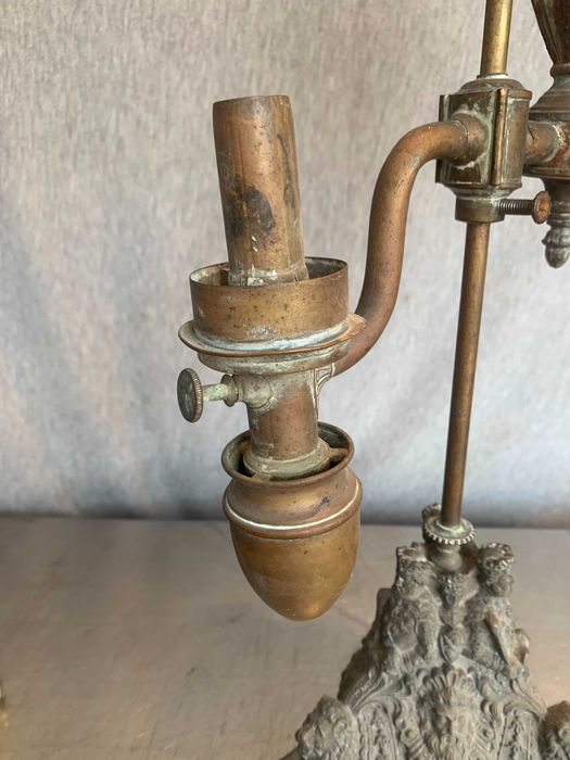 Антична бронзова маслена лампа