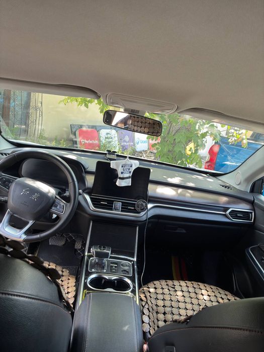 Hongqi E-HS3 EV в идеальном состоянии