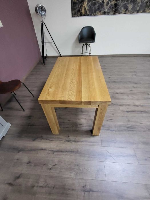 Малка дървена трапезна маса от 100 % дъб