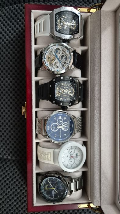 Vând ceasuri/modele diferite