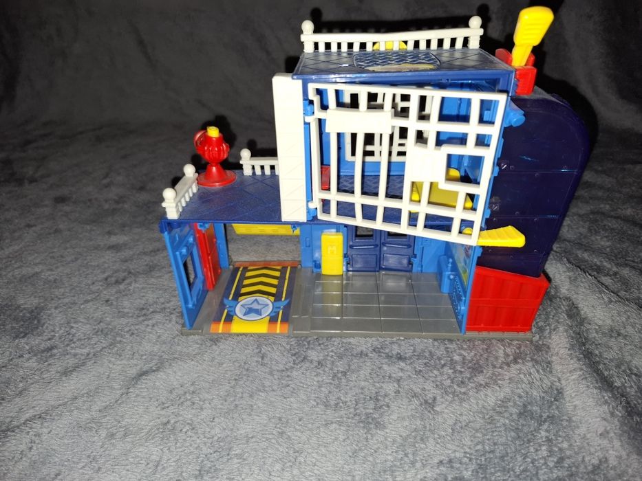 sectia de politie playset police station din gama superzings