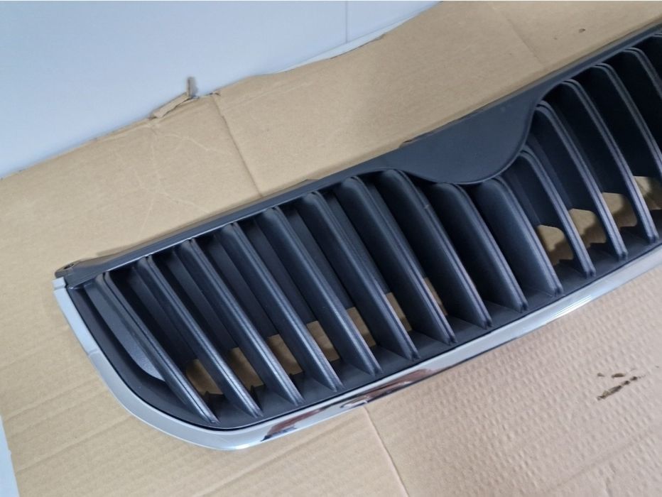 Grila centrala Skoda Superb 2 NOUA 2008-2012