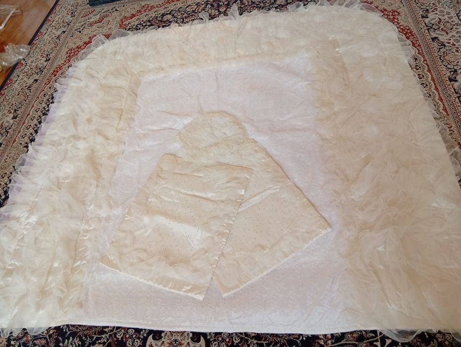 срочно и дешево 7 комплекта покрывал с навалочками разных размеров