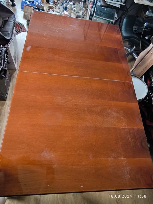 Продаётся стол обеденный