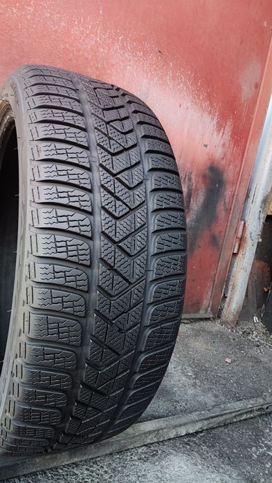 1брой  зимни гума 225/45/19 Pirelli Sotto Zero 3
dot24
