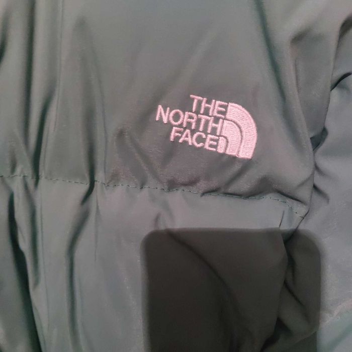 Продавам  зимно яке с две лица THE NORTH FASE