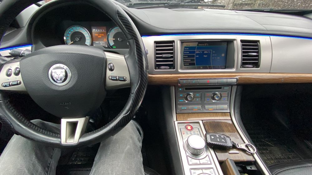 Dezmembrez jaguar xf 2011 3.0 diesel