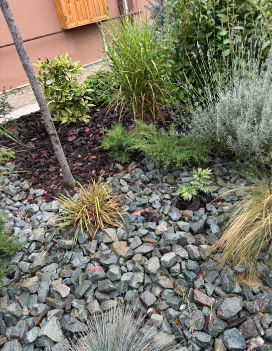 Piatra decorativa de râu, Calcar alb-crem sau Granit gri sau rosu