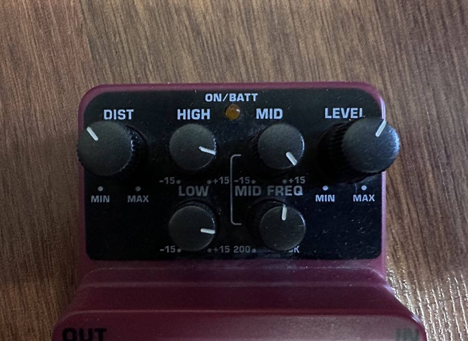 Продам гитарную педаль Behringer Ultra Metal