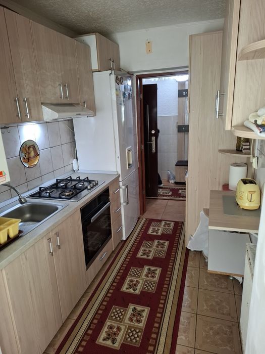 Apartament 2 camere de închiriat – Mircea cel Bătrân, lângă Liceul de Turism