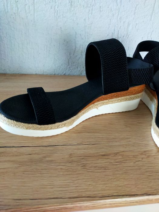 Дамски сандали на платформа