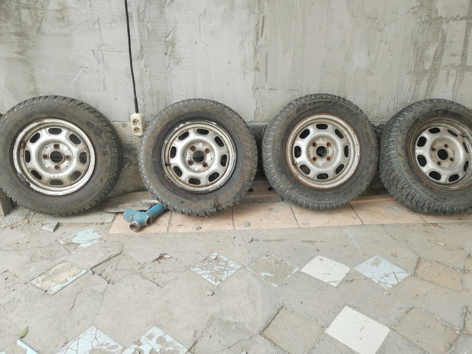 Продам диски с зимней резиной