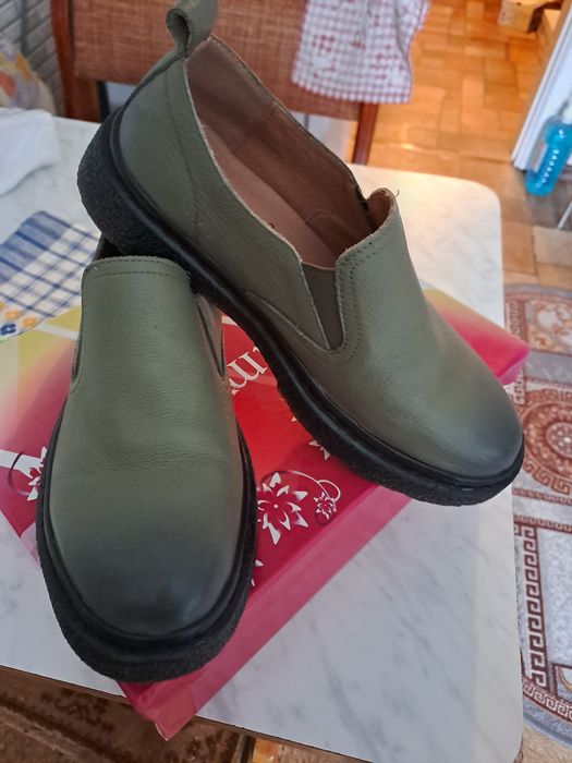 Срочно продам лоферы 40