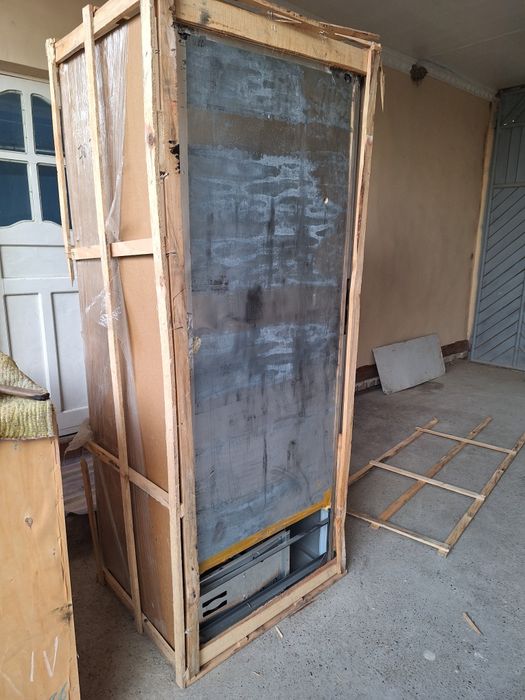 Stol muzlatgich sotiladi