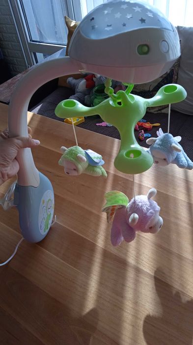 Музикална въртележка с проектор на Fisher price