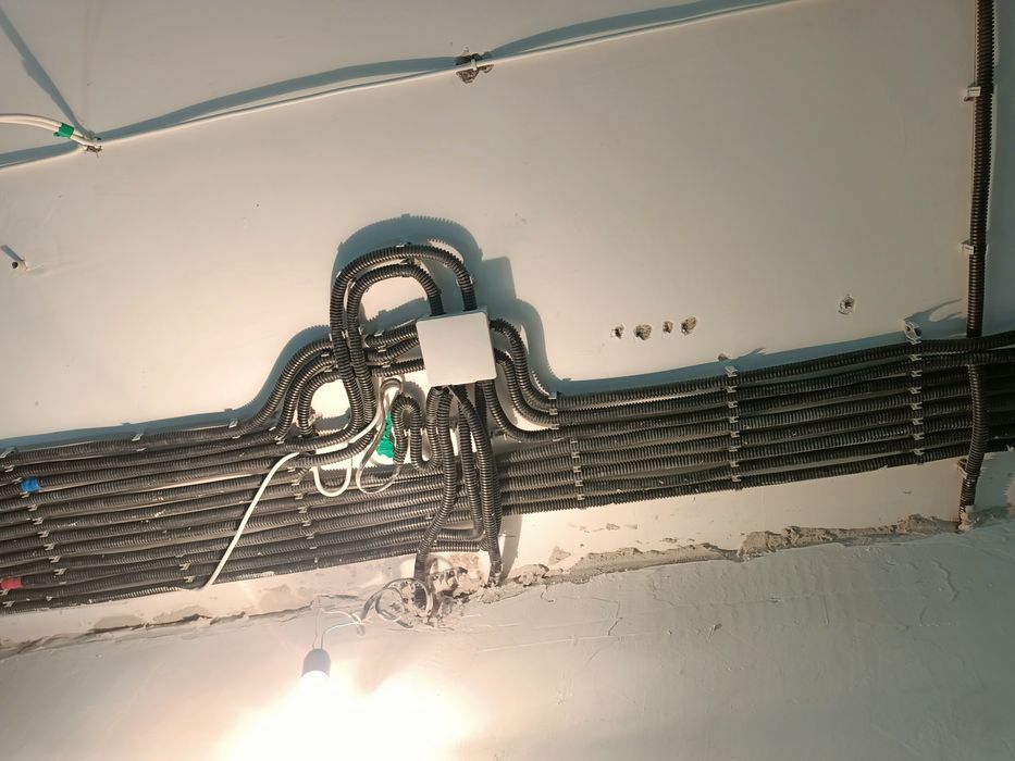 Электрик . Электромонтажник