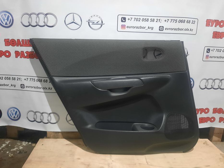 Обшивки дверей Мазда Премаси