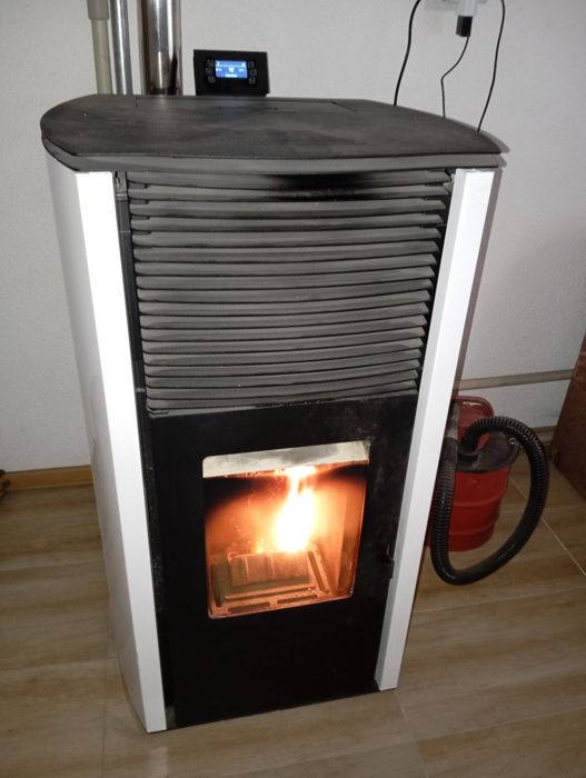 Пелетна камина Burnit Advant 25kw