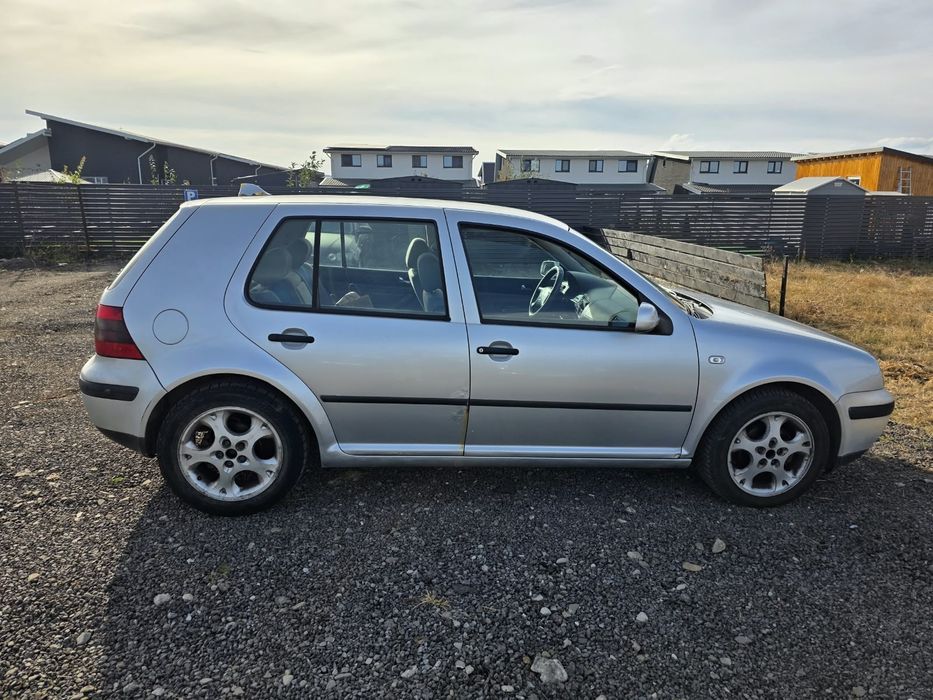 Vând VW Golf 4 1.6 benzină – 1.100 €
