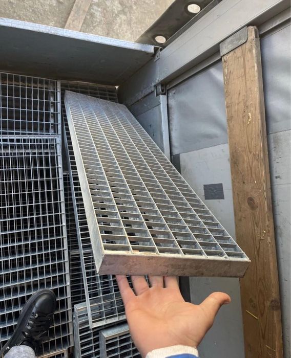 Trepte zincate galvanizate