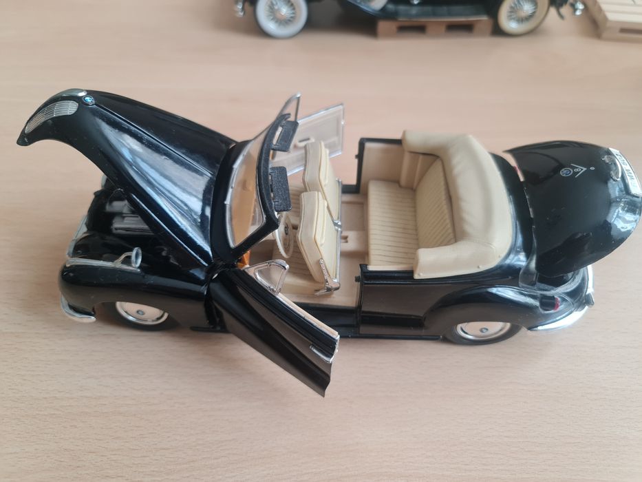 Vand macheta scara 1/18 BMW 502 producator Maisto