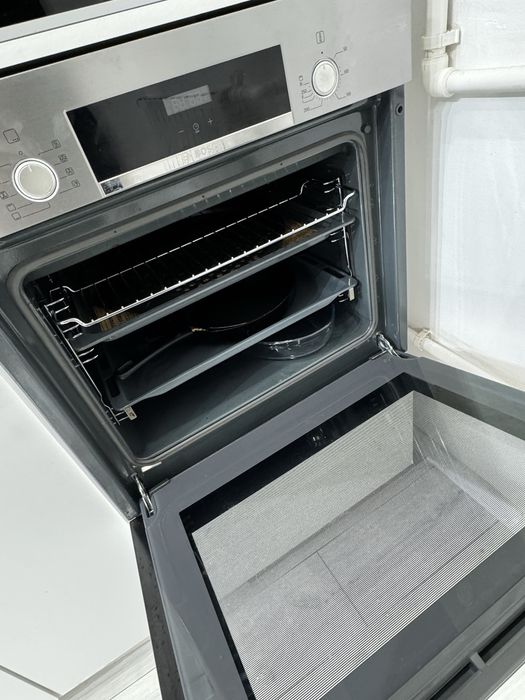 Продам духовку встроенную