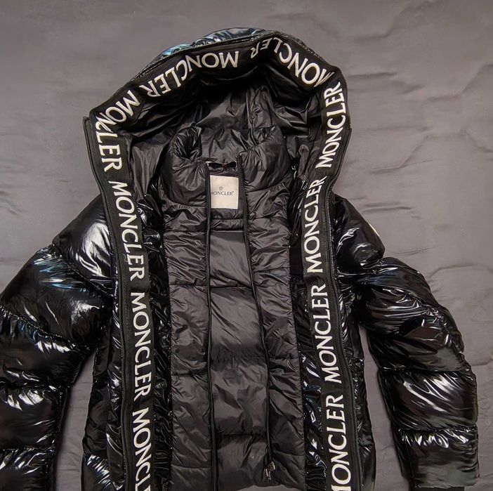 яке Moncler уникално
