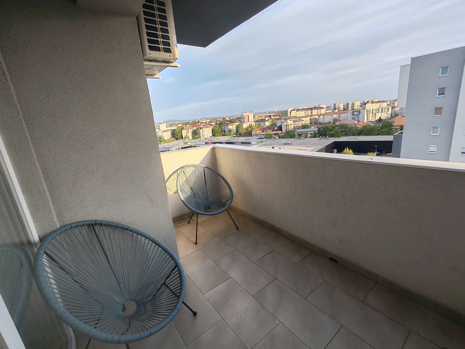 Vând apartament spațios, ready to move, cu loc de parcare