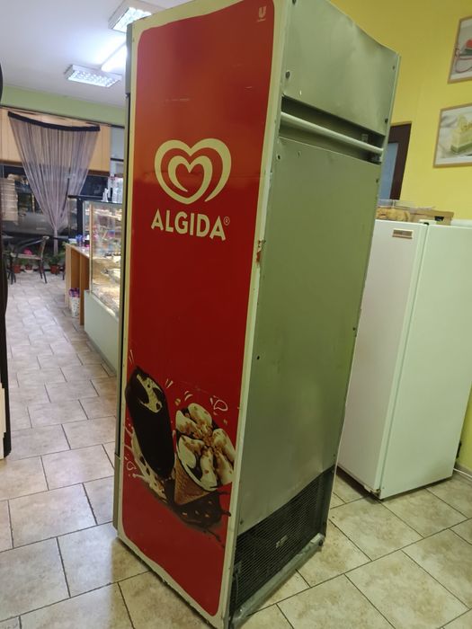 Вертикална хладилна витрина минусова