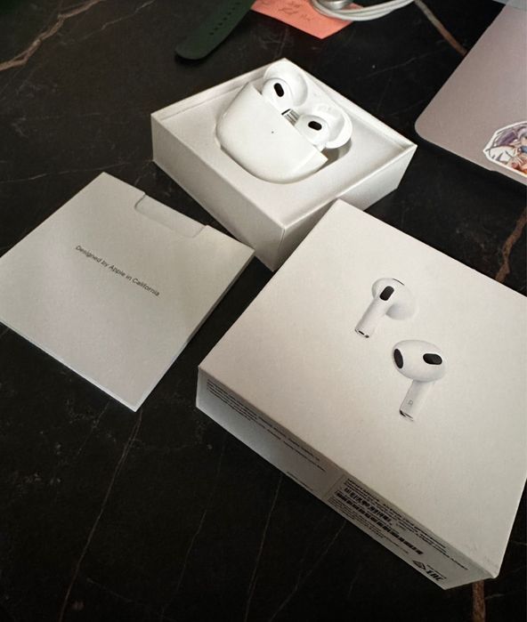 Продам наушники Airpods 3
