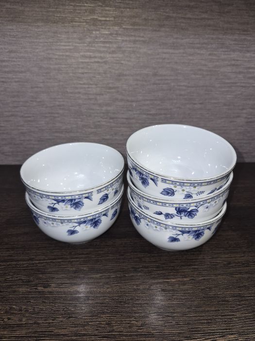 Продам фарфоровый  набор посуды