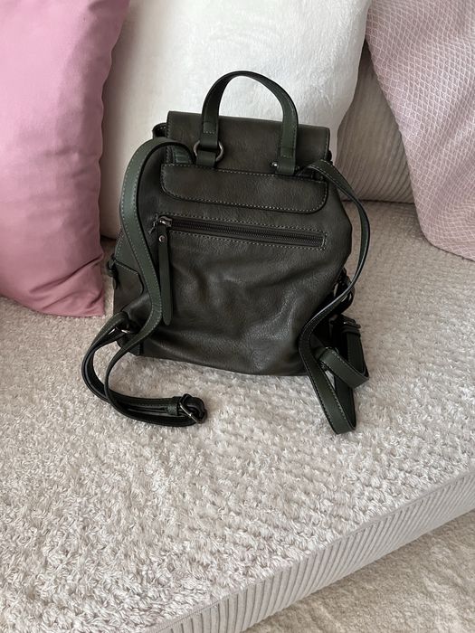 Дамска раница в маслинено зелено