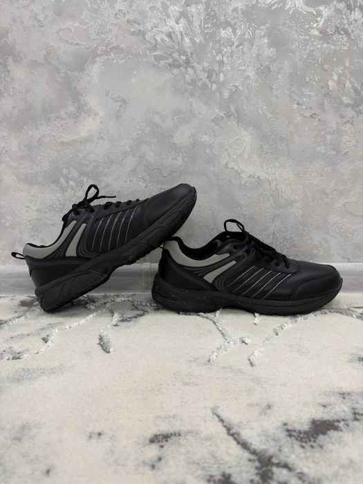 Большие мужские чёрные кроссовки / спортивная обувь