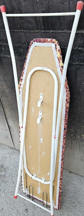 Гладильная доска.  Район 1000 мелочей