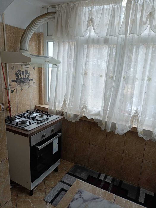 Inchiriez pe termen lung apartament 3 camere- 1 Mai, strada Stefan Berceanu