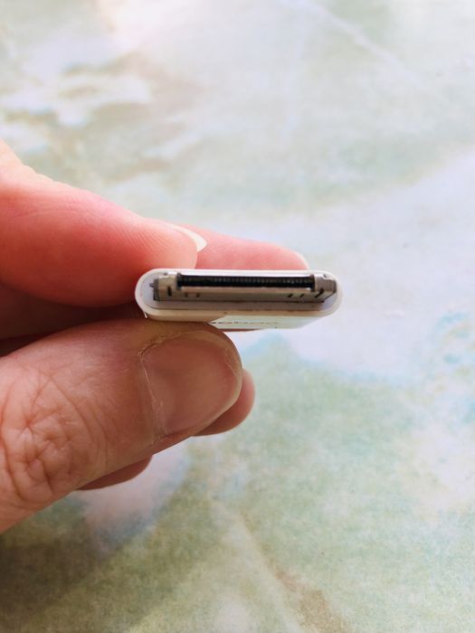 Зарядка на айфон 4