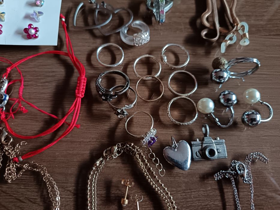 Лот         бижута