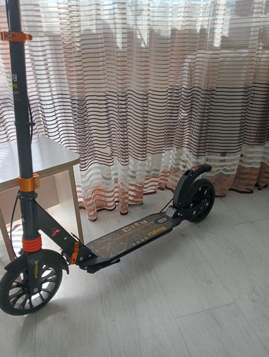 Продам самокат в отличном состоянии.