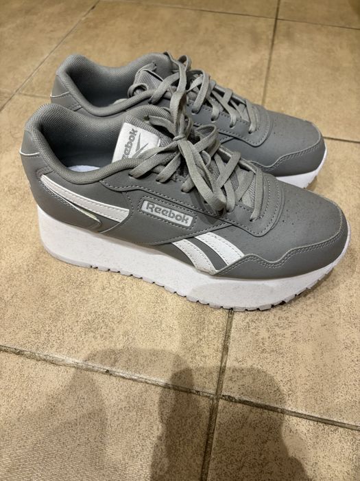 Reebok   на платформа нови