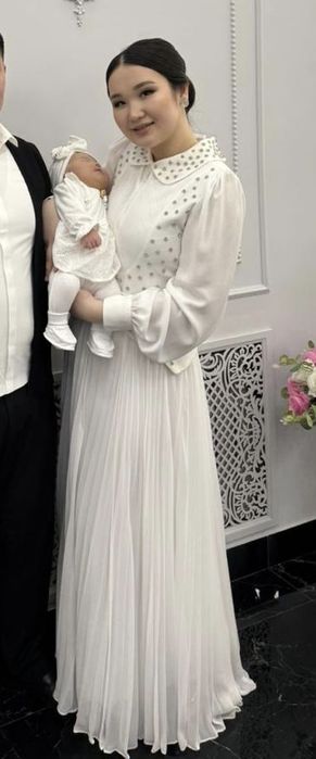 Продам платье в белом цвете