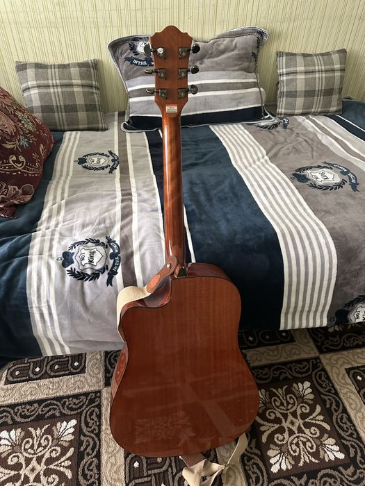 Elektroakustik gitara sotiladi